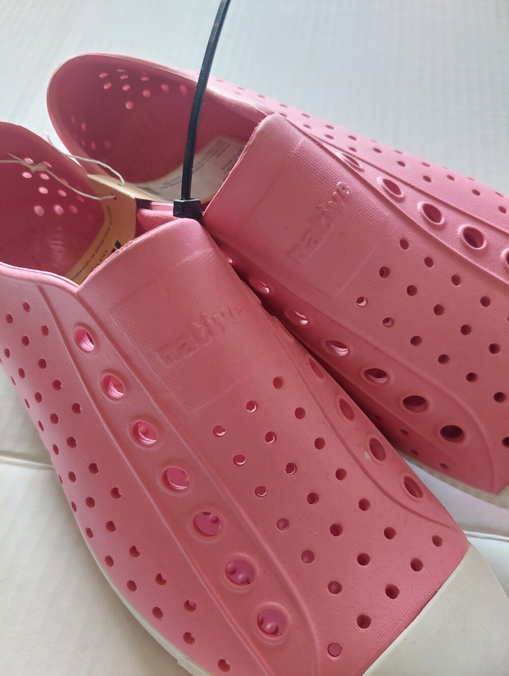 New NATIVE Sneakers Sz 7 Pink Shoes Comfort. (D) - Picture 4 of 5